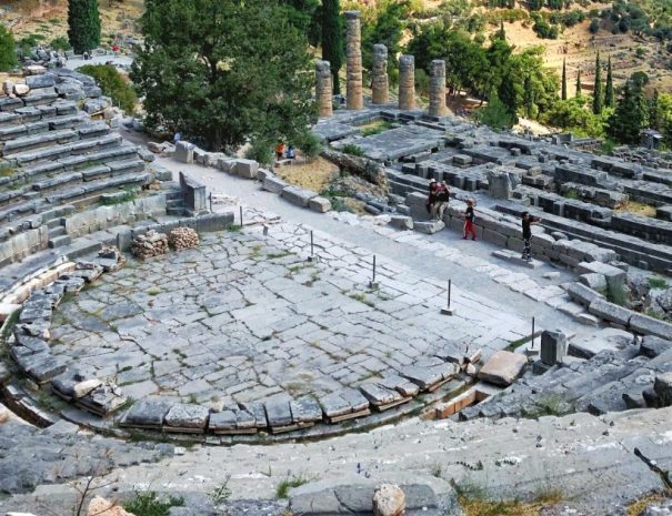 Delphi English Day Trip from Athens